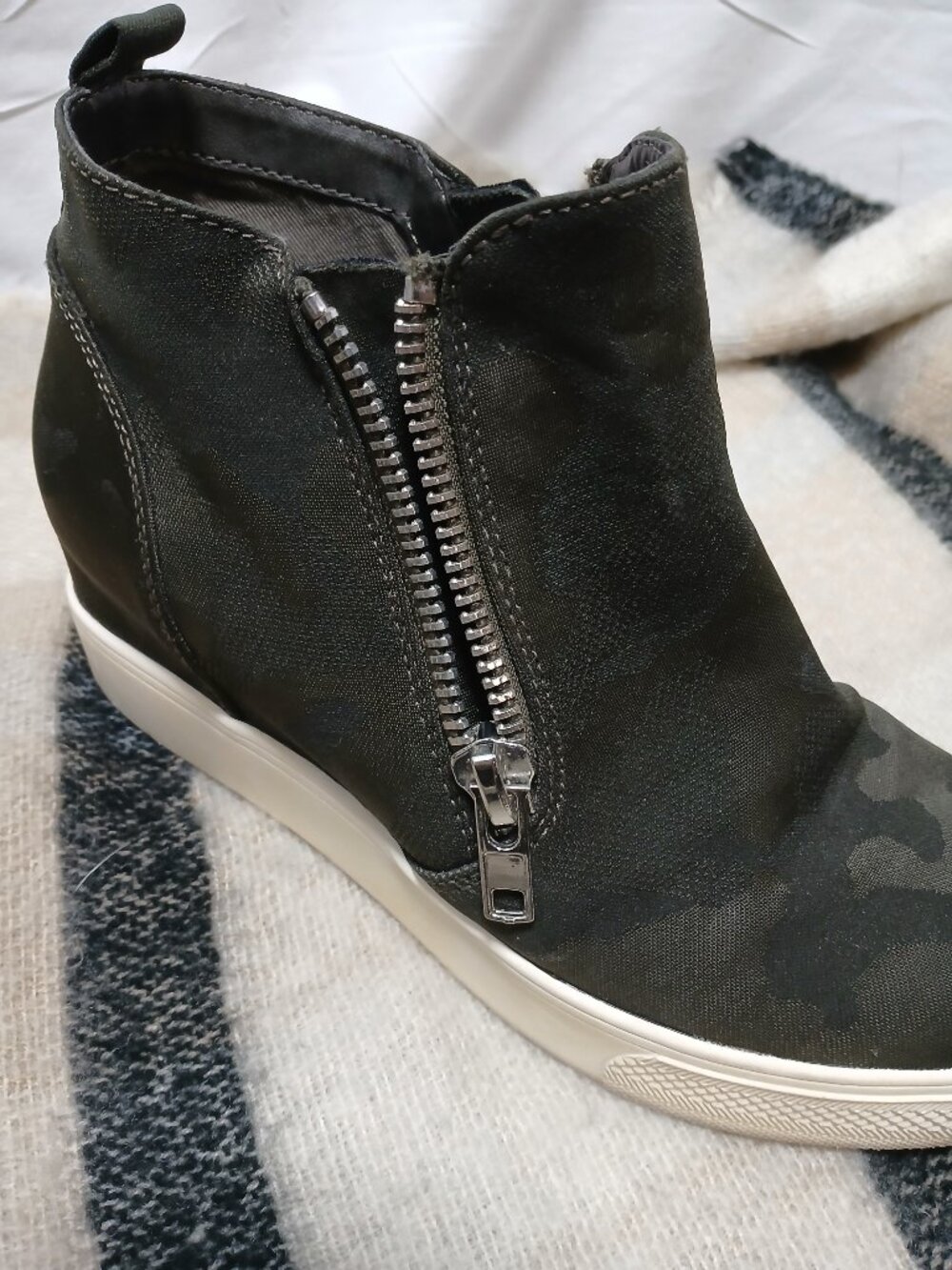 Steve Madden Camo High‑Top Zip Sneakers • Women’s 7.5 - Picture 5 of 7